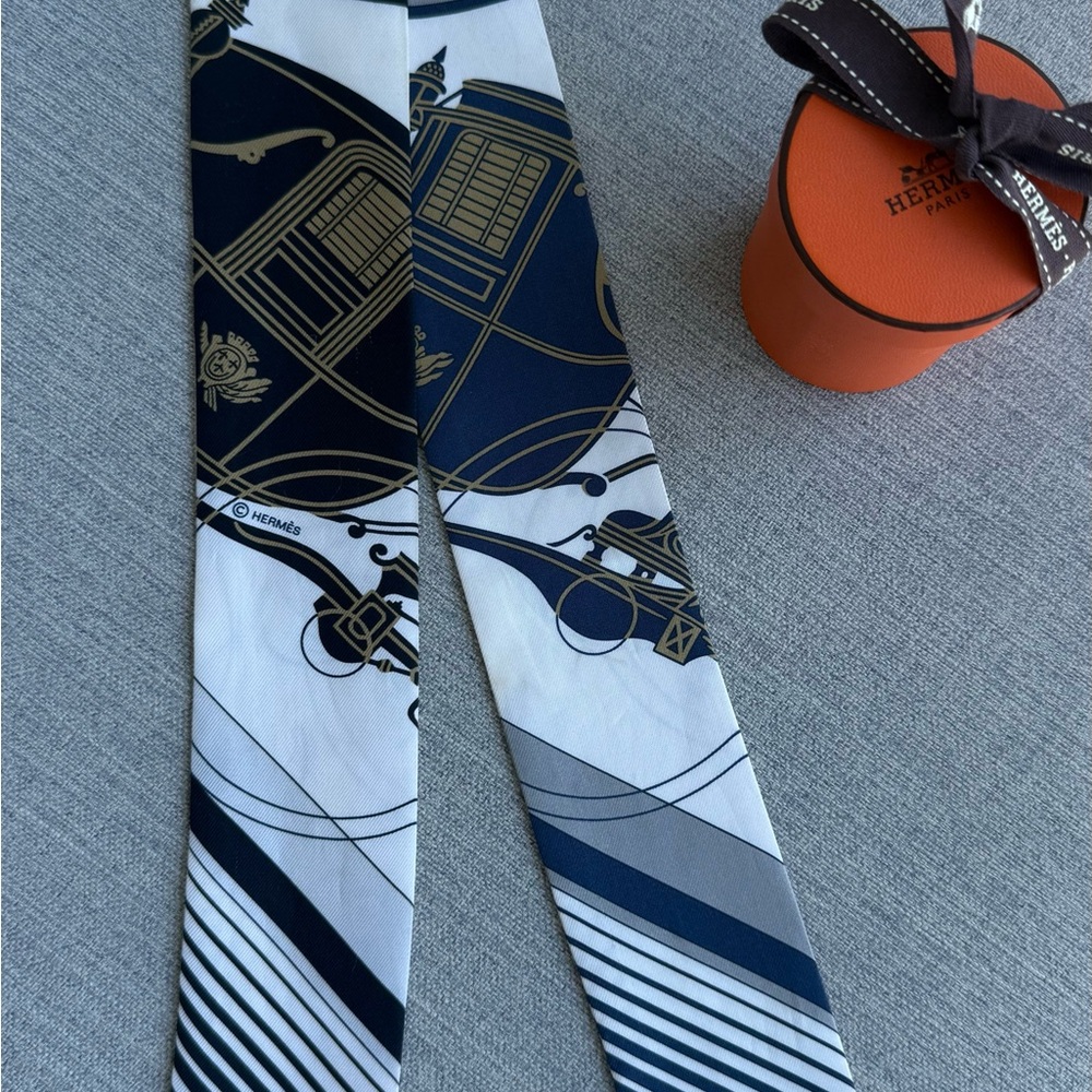 Hermès Silk Twilly – Navy/White/Gold Print with Box